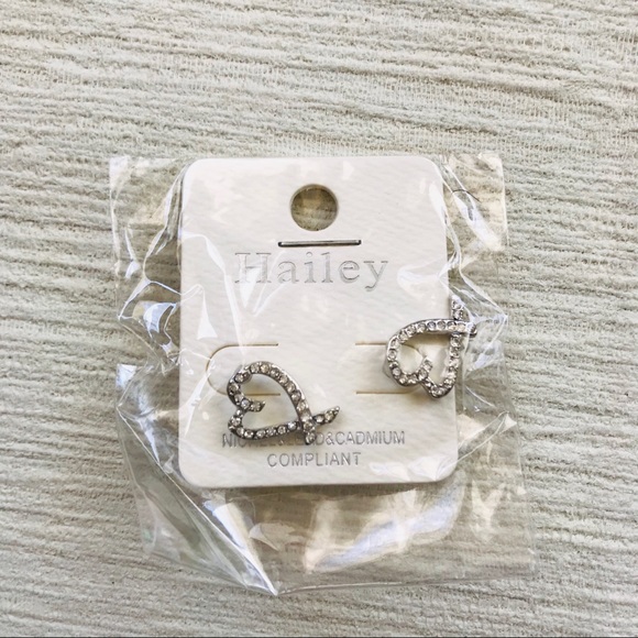 Heart Stud Earrings Silver - Picture 3 of 4